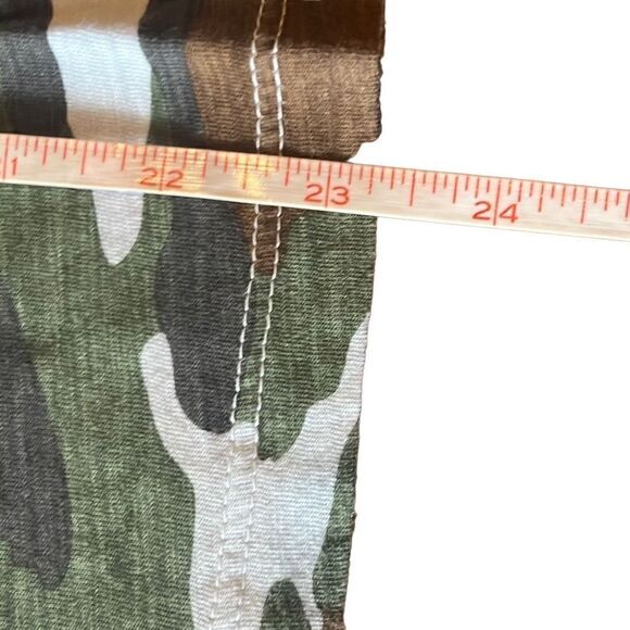 Anthropologie T.LA Women's Camouflage Print V-neck Short Sleeve T-Shirt Green An - Picture 9 of 9